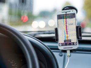 Smartphone Navigation im Auto